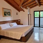 Montegrino Lakeview فندق