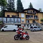 Отель Montegrino Lakeview Montegrino Valtravaglia