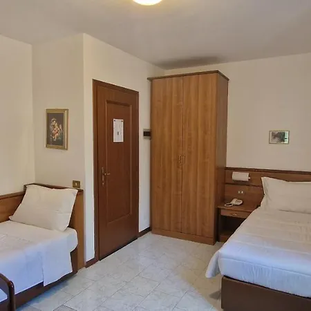 Montegrino Lakeview فندق 3*