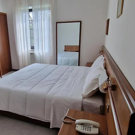 فندق Montegrino Lakeview 3*