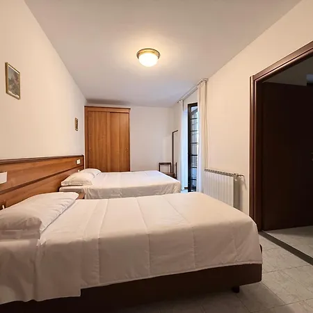 Montegrino Lakeview Hotel 3*