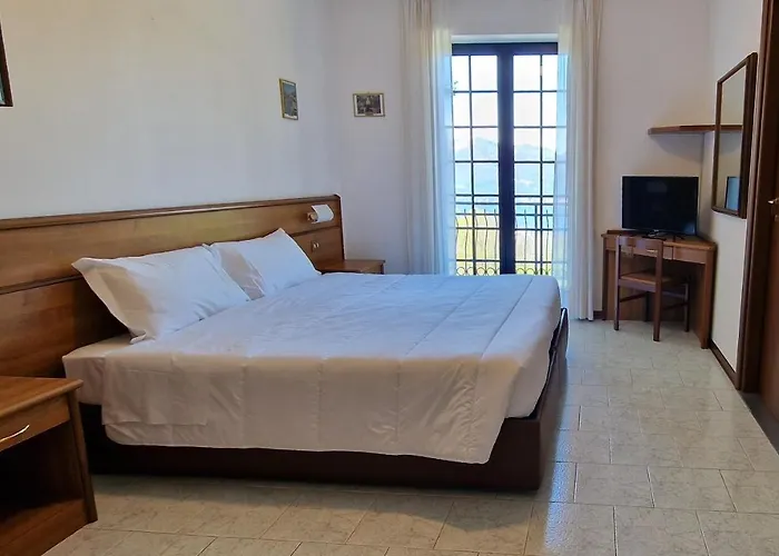 Montegrino Lakeview 3*