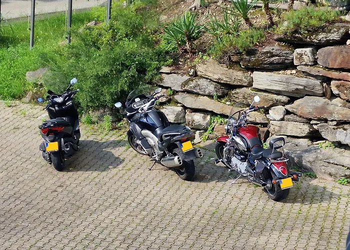 Montegrino Lakeview 酒店