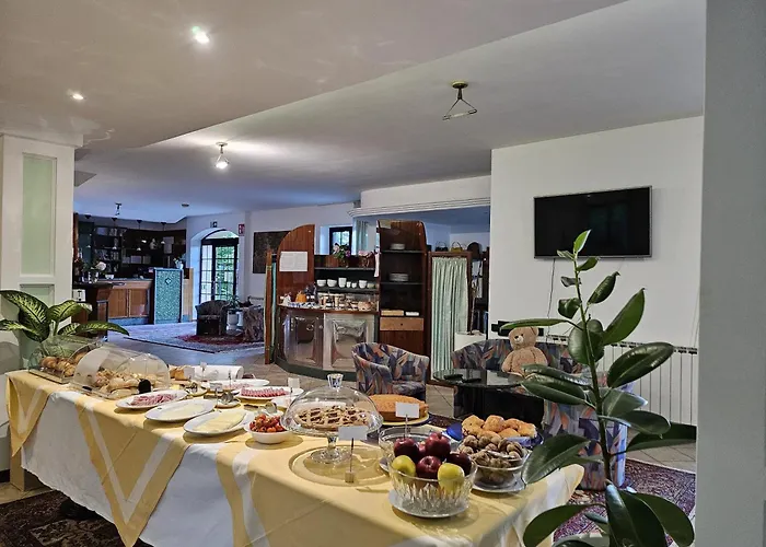 Montegrino Lakeview 酒店