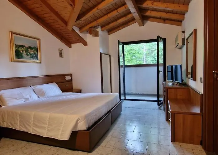 Montegrino Lakeview Отель Montegrino Valtravaglia