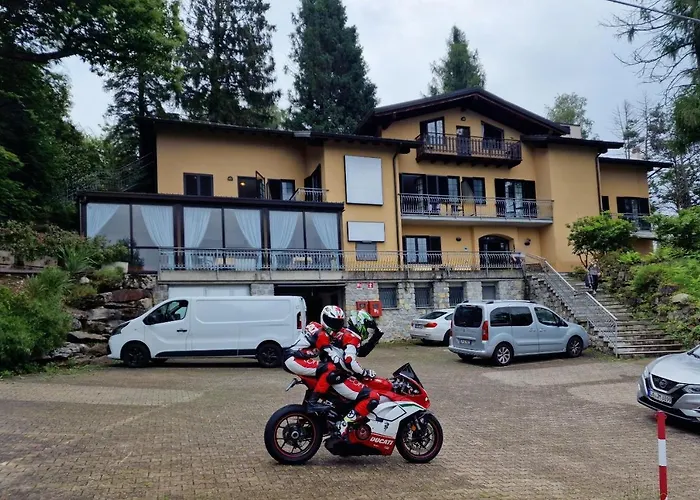 Отель Montegrino Lakeview Montegrino Valtravaglia